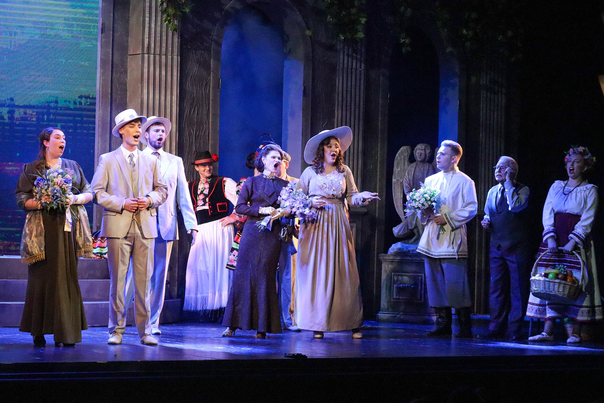 В Магаданском музыкальном и драматическом театре состоялась яркая и изысканная премьера оперетты Имре Кальмана «Марица» В Магаданском музыкальном и драматическом театре состоялась яркая и изысканная премьера оперетты Имре Кальмана «Марица»