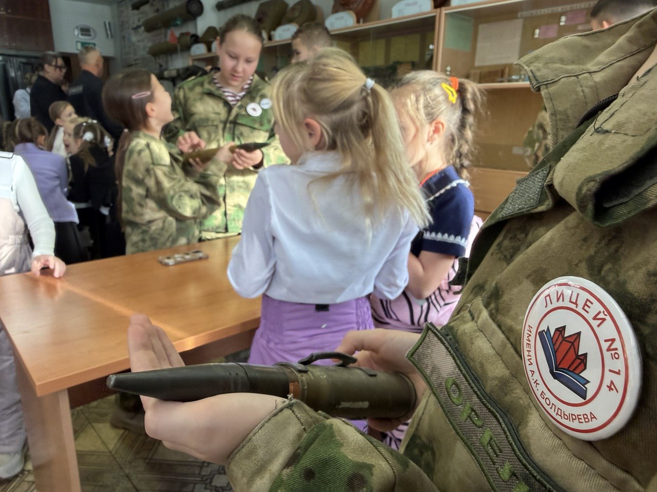 Школьники смогли познакомиться с работой магаданского ОМОН Школьники смогли познакомиться с работой магаданского ОМОН