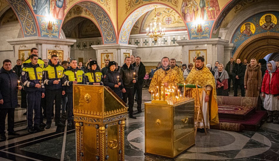 Память жертв дорожных происшествий почтили в храмах Колымы