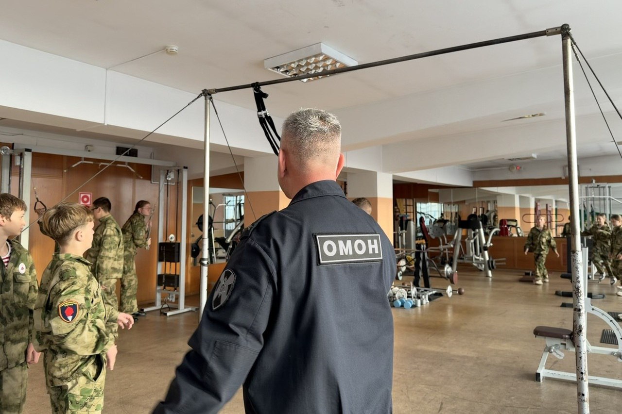 Школьники смогли познакомиться с работой магаданского ОМОН Школьники смогли познакомиться с работой магаданского ОМОН