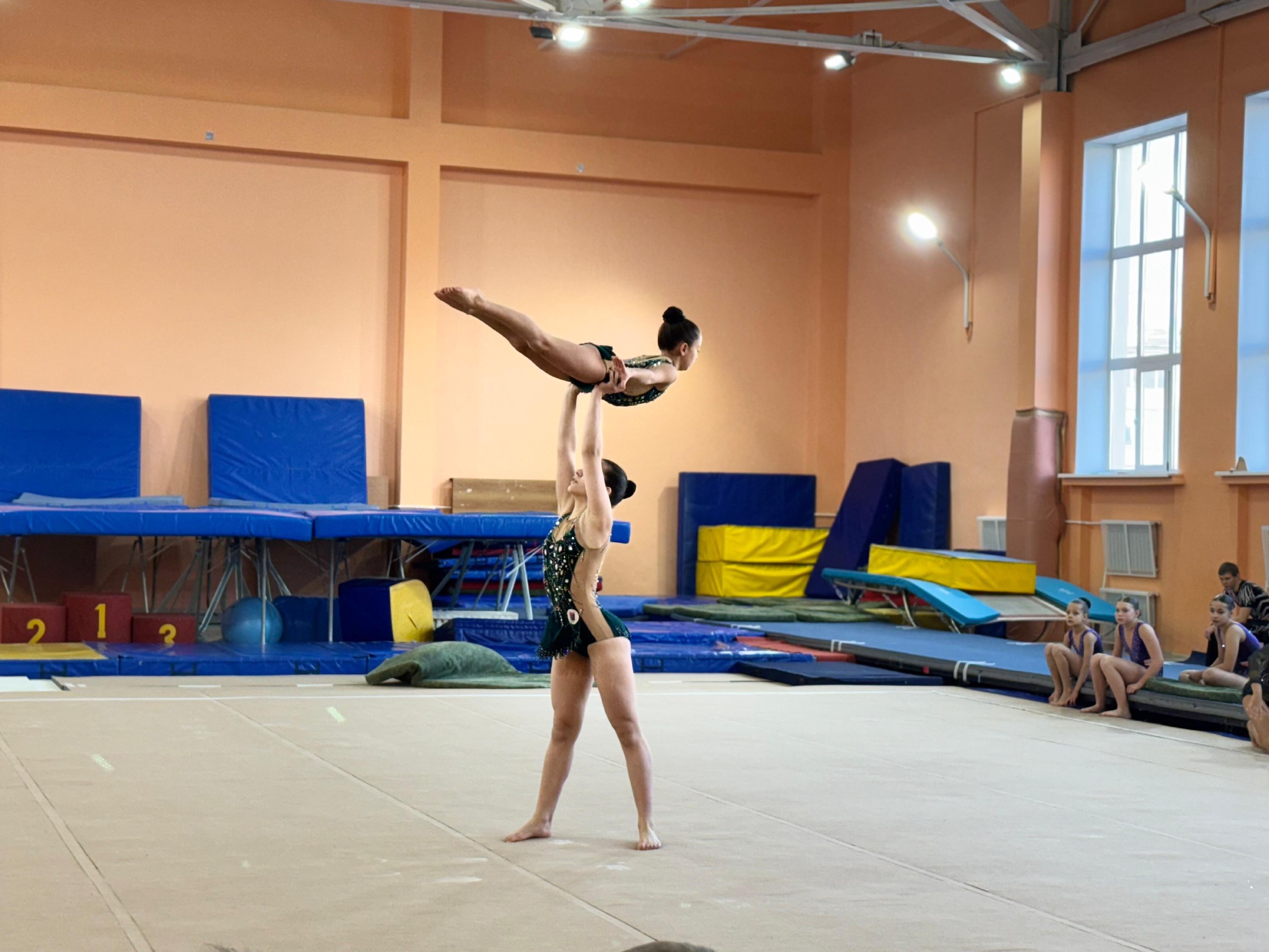 Чемпионат и первенство Магадана по спортивной акробатике прошли в областном центре 14 и 15 ноября Чемпионат и первенство Магадана по спортивной акробатике прошли в областном центре 14 и 15 ноября