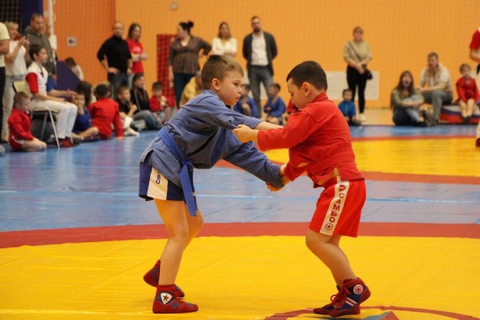 Всероссийский день самбо собрал около 300 бойцов на турнире в Магадане
