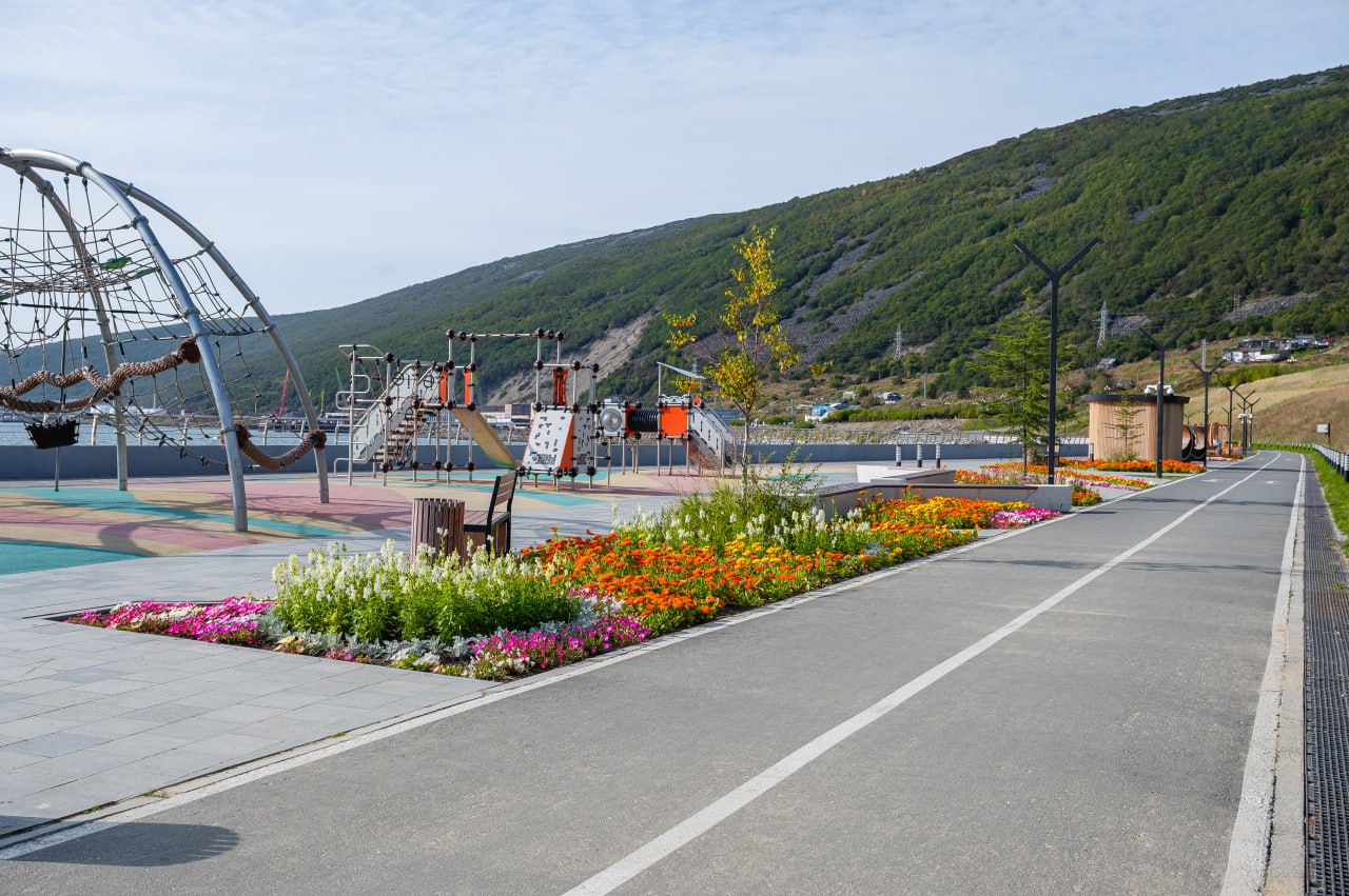 Лариса Поликанова: Более 1,5 тысячи кустарников, свыше 350 деревьев и 180 тысяч цветов украсили Магадан в сезоне благоустройства 2025 года Лариса Поликанова: Более 1,5 тысячи кустарников, свыше 350 деревьев и 180 тысяч цветов украсили Магадан в сезоне благоустройства 2025 года