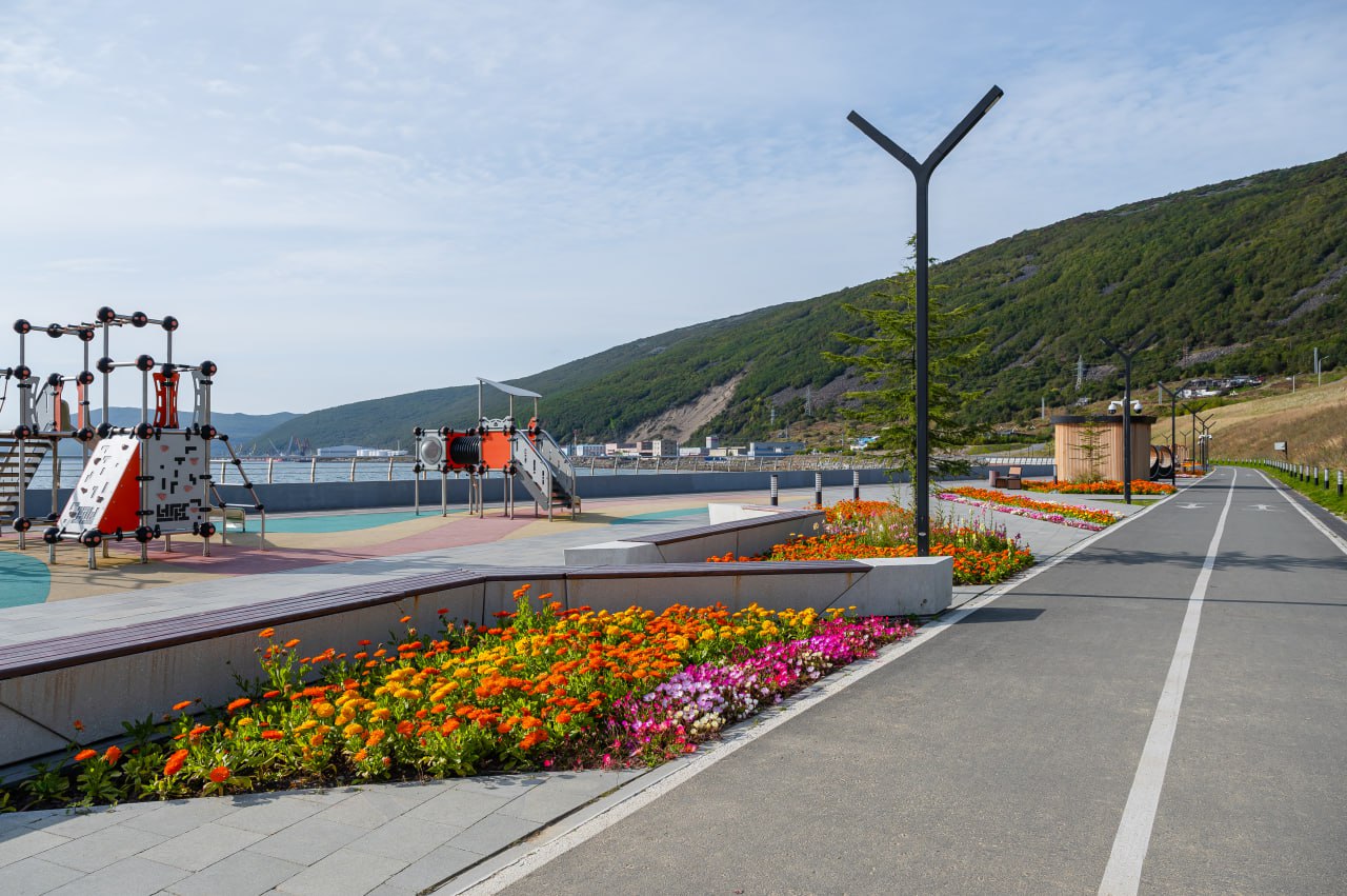 Лариса Поликанова: Более 1,5 тысячи кустарников, свыше 350 деревьев и 180 тысяч цветов украсили Магадан в сезоне благоустройства 2025 года Лариса Поликанова: Более 1,5 тысячи кустарников, свыше 350 деревьев и 180 тысяч цветов украсили Магадан в сезоне благоустройства 2025 года