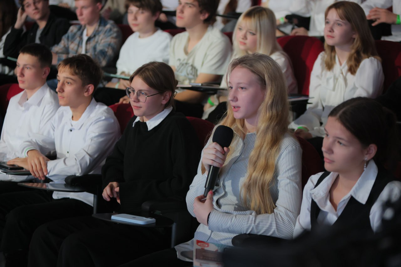 Литературную премию «Дальний Восток» представили на Форуме школьников в Национальном центре «Россия» Литературную премию «Дальний Восток» представили на Форуме школьников в Национальном центре «Россия»
