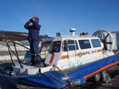 Паромная переправа через реку Яна закрывается в связи с началом ледостава