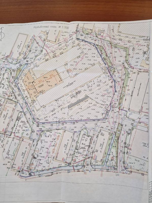 Председатель Магаданской городской Думы Сергей Смирнов обсудил благоустройство территории вокруг гимназии № 13 имени Героя России Ивана Кабанова