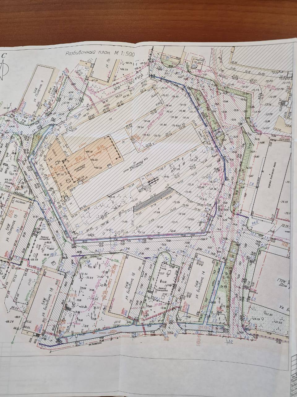 Председатель Магаданской городской Думы Сергей Смирнов обсудил благоустройство территории вокруг гимназии № 13 имени Героя России Ивана Кабанова