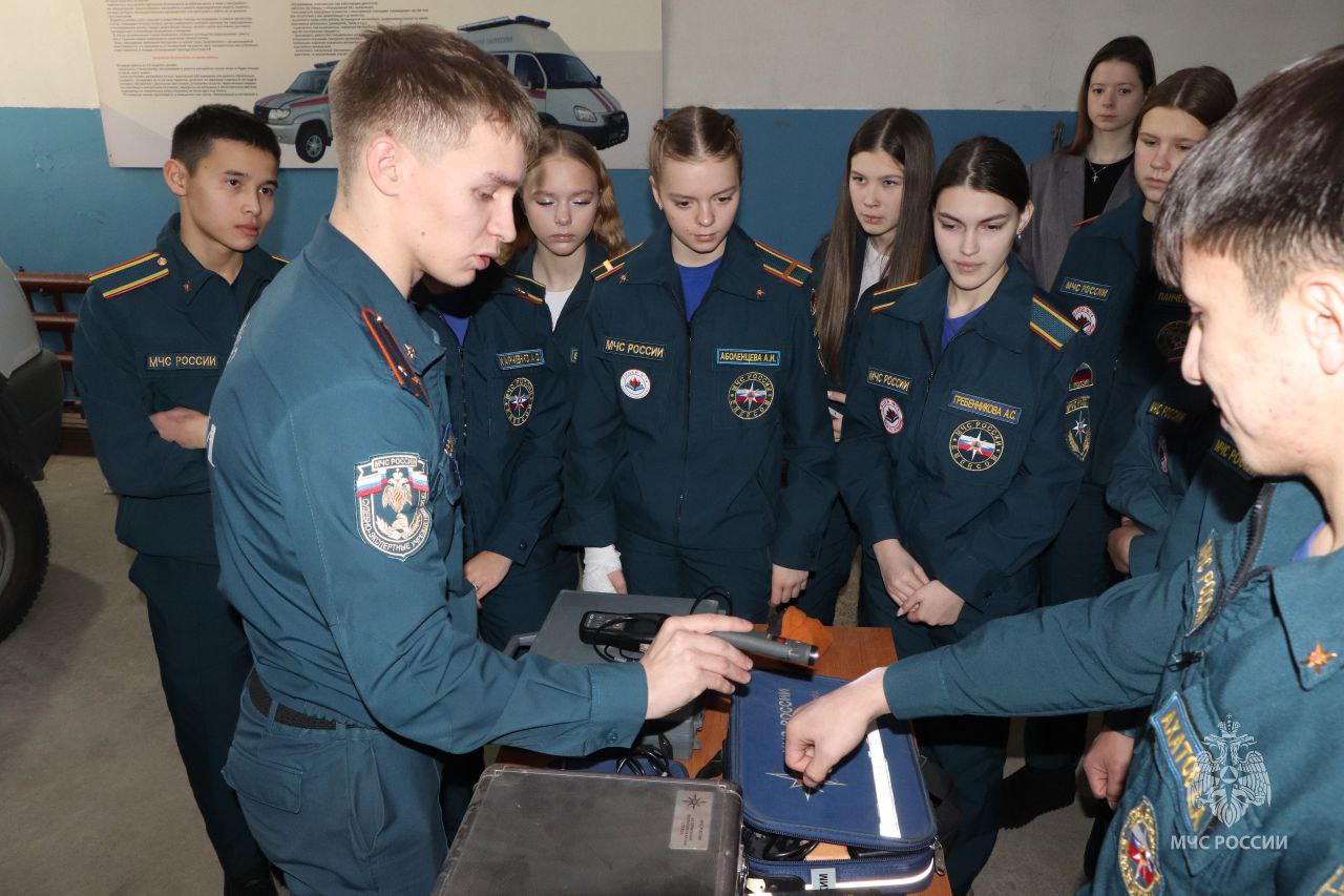 Кадеты МЧС России побывали в гостях у Испытательной пожарной лаборатории Кадеты МЧС России побывали в гостях у Испытательной пожарной лаборатории