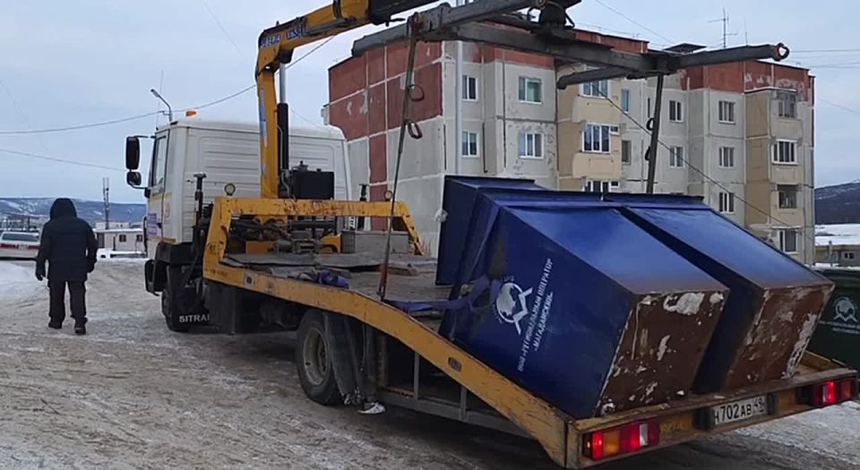 Лариса Поликанова: Региональный оператор «Магаданский» при содействии КЗХ приступил к замене старых металлических контейнеров на новые пластиковые с крышками