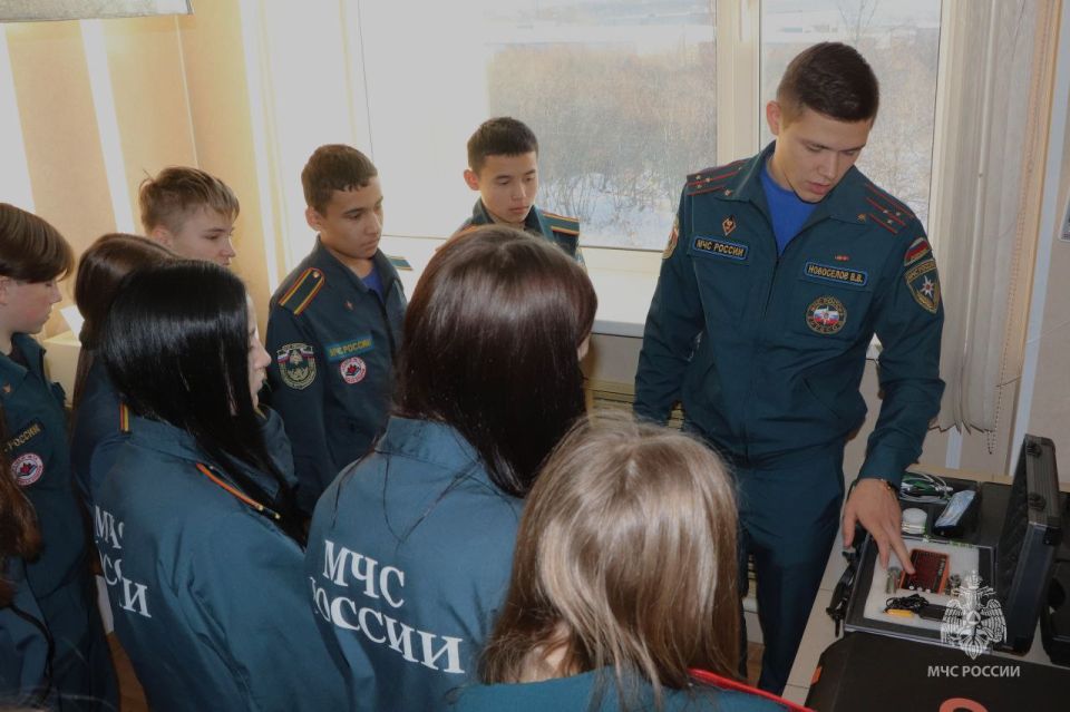 Кадеты МЧС России побывали в гостях у Испытательной пожарной лаборатории