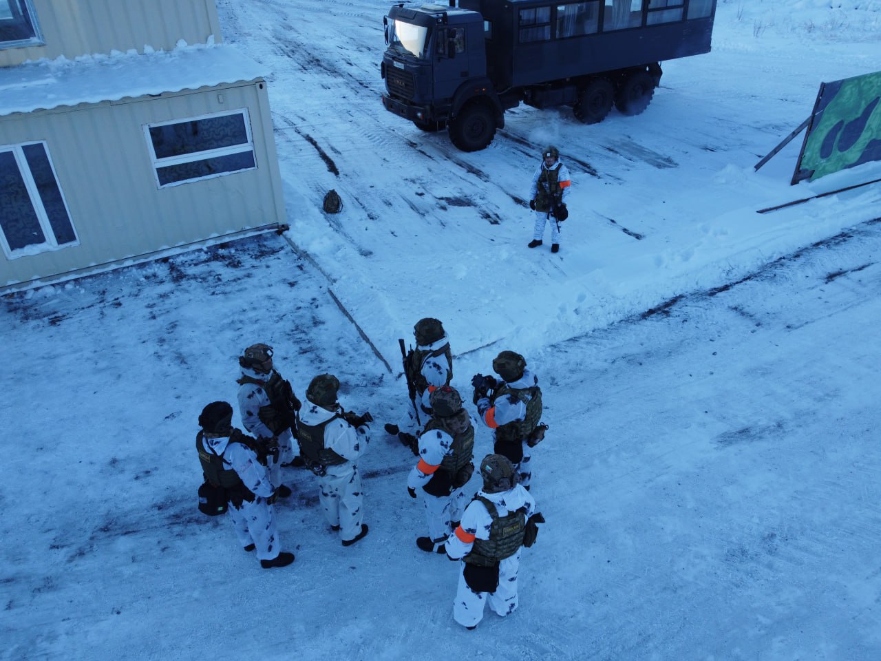 Магаданский ОМОН показал себя на больших учениях в Арктике Магаданский ОМОН показал себя на больших учениях в Арктике