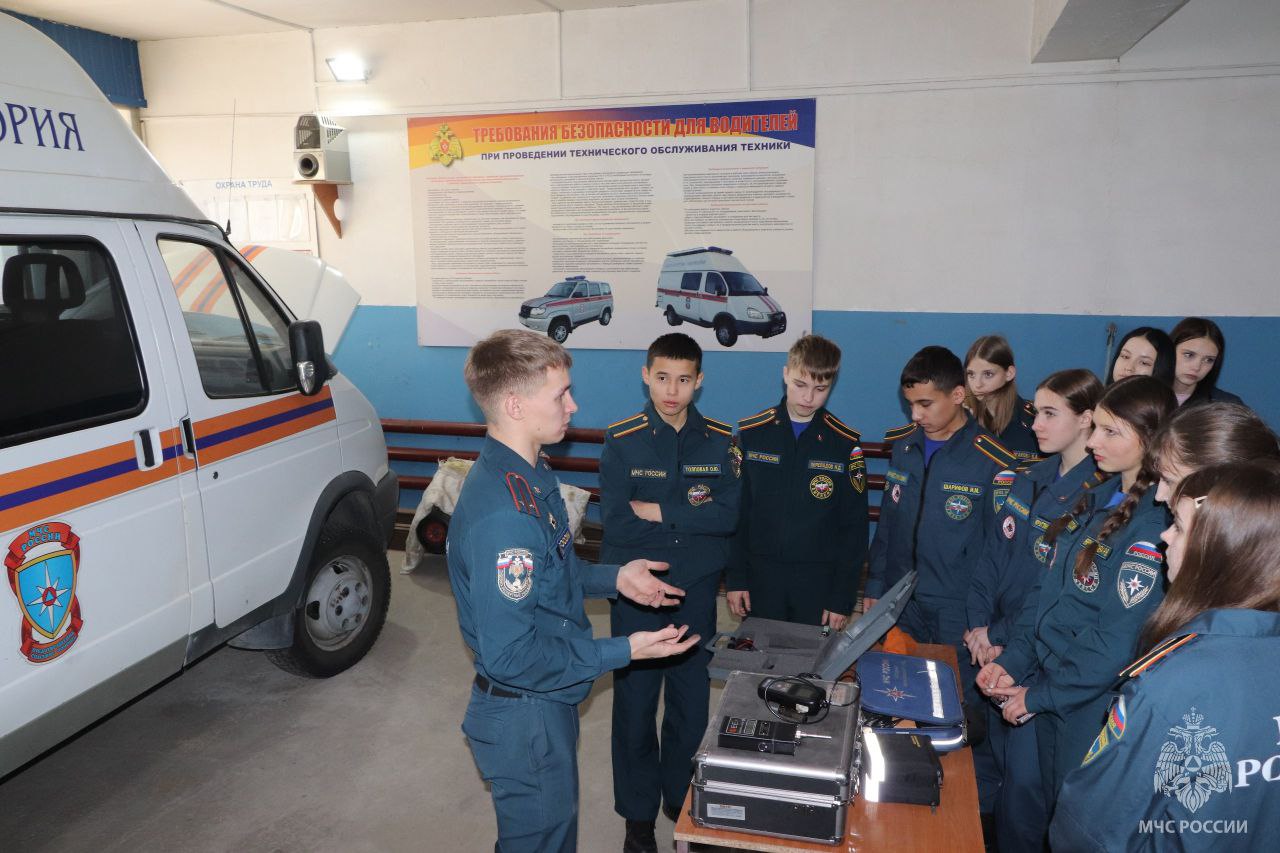 Кадеты МЧС России побывали в гостях у Испытательной пожарной лаборатории Кадеты МЧС России побывали в гостях у Испытательной пожарной лаборатории