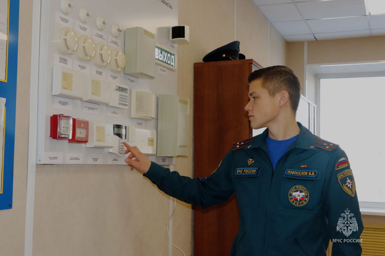 Кадеты МЧС России побывали в гостях у Испытательной пожарной лаборатории Кадеты МЧС России побывали в гостях у Испытательной пожарной лаборатории