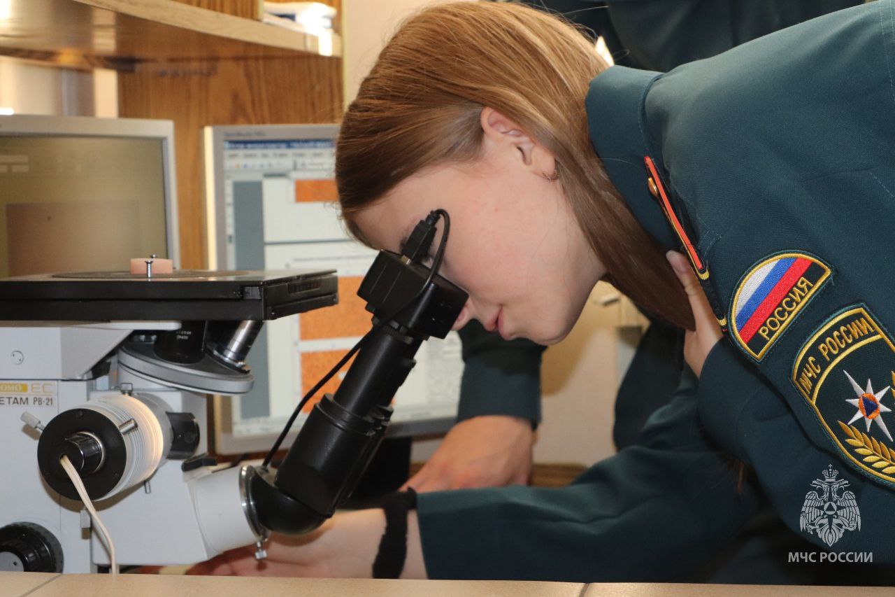 Кадеты МЧС России побывали в гостях у Испытательной пожарной лаборатории Кадеты МЧС России побывали в гостях у Испытательной пожарной лаборатории