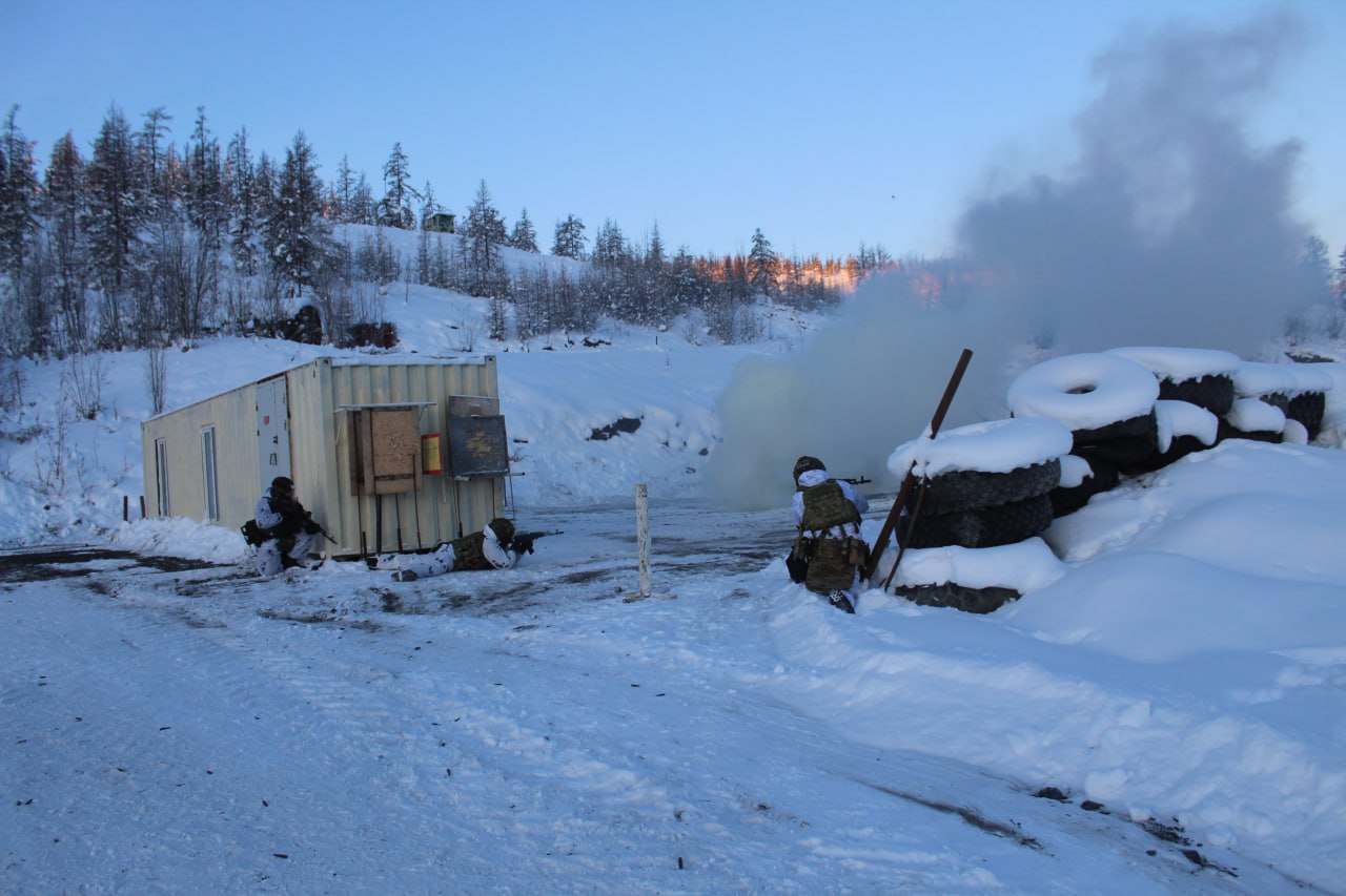 Магаданский ОМОН показал себя на больших учениях в Арктике Магаданский ОМОН показал себя на больших учениях в Арктике