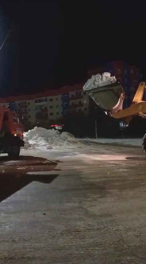 В Магадане городские службы ведут зимнее содержание областного центра в дневную и ночную смены