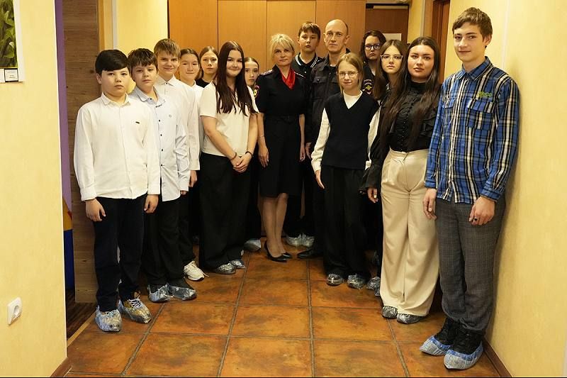 День правовой помощи детям в Магадане: экскурсия в Центр временного содержания для несовершеннолетних правонарушителей УМВД