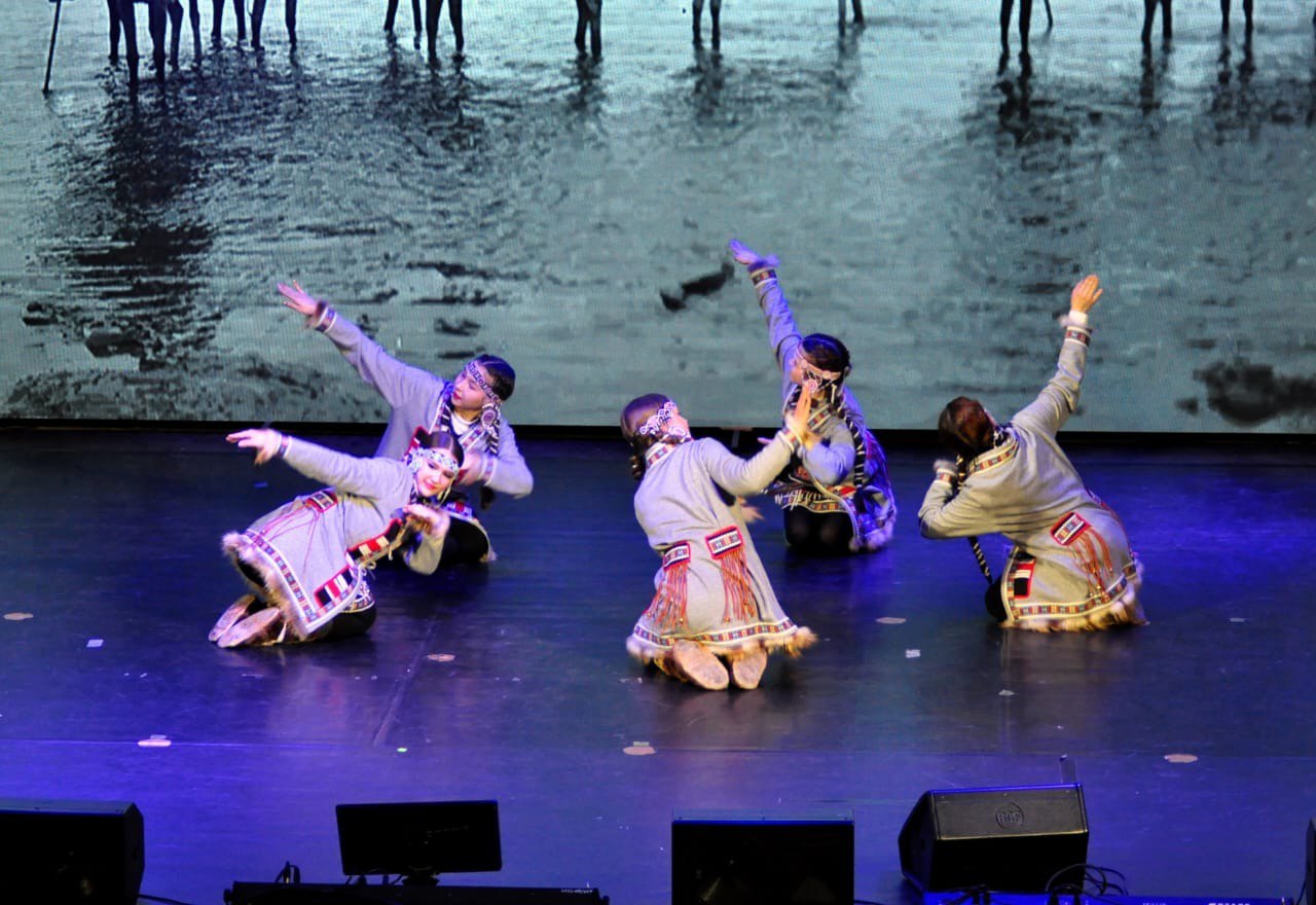 Магаданские артисты «Авландя» получили почетное звание «Народный самодеятельный коллектив» Магаданские артисты «Авландя» получили почетное звание «Народный самодеятельный коллектив»