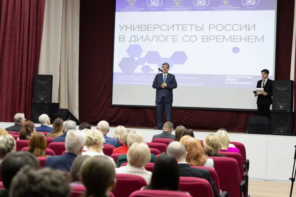 Педагогов СВГУ наградили в честь 65-летия вуза в Магадане