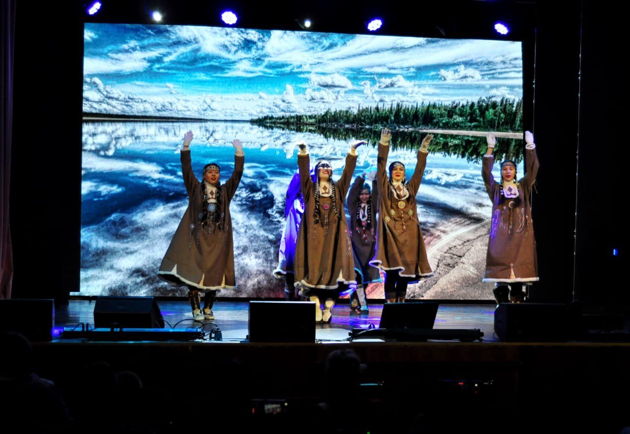 Магаданские артисты «Авландя» получили почетное звание «Народный самодеятельный коллектив» Магаданские артисты «Авландя» получили почетное звание «Народный самодеятельный коллектив»
