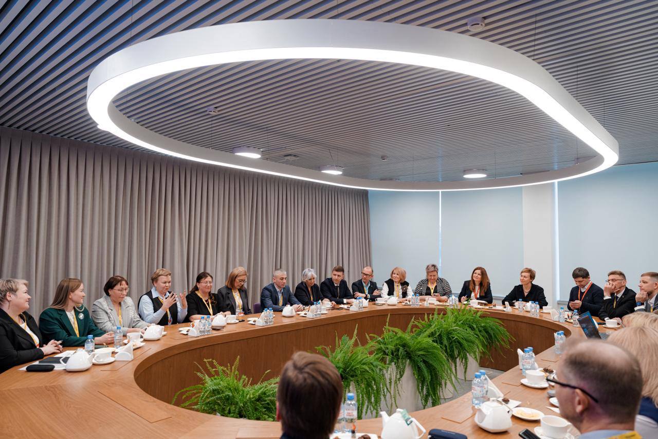 Сергей Носов: Руководители и управленческие команды образовательных организаций Магаданской области успешно завершили профессиональную стажировку на базе гимназии им. Е. М. Примакова Сергей Носов: Руководители и управленческие команды образовательных организаций Магаданской области успешно завершили профессиональную стажировку на базе гимназии им. Е. М. Примакова