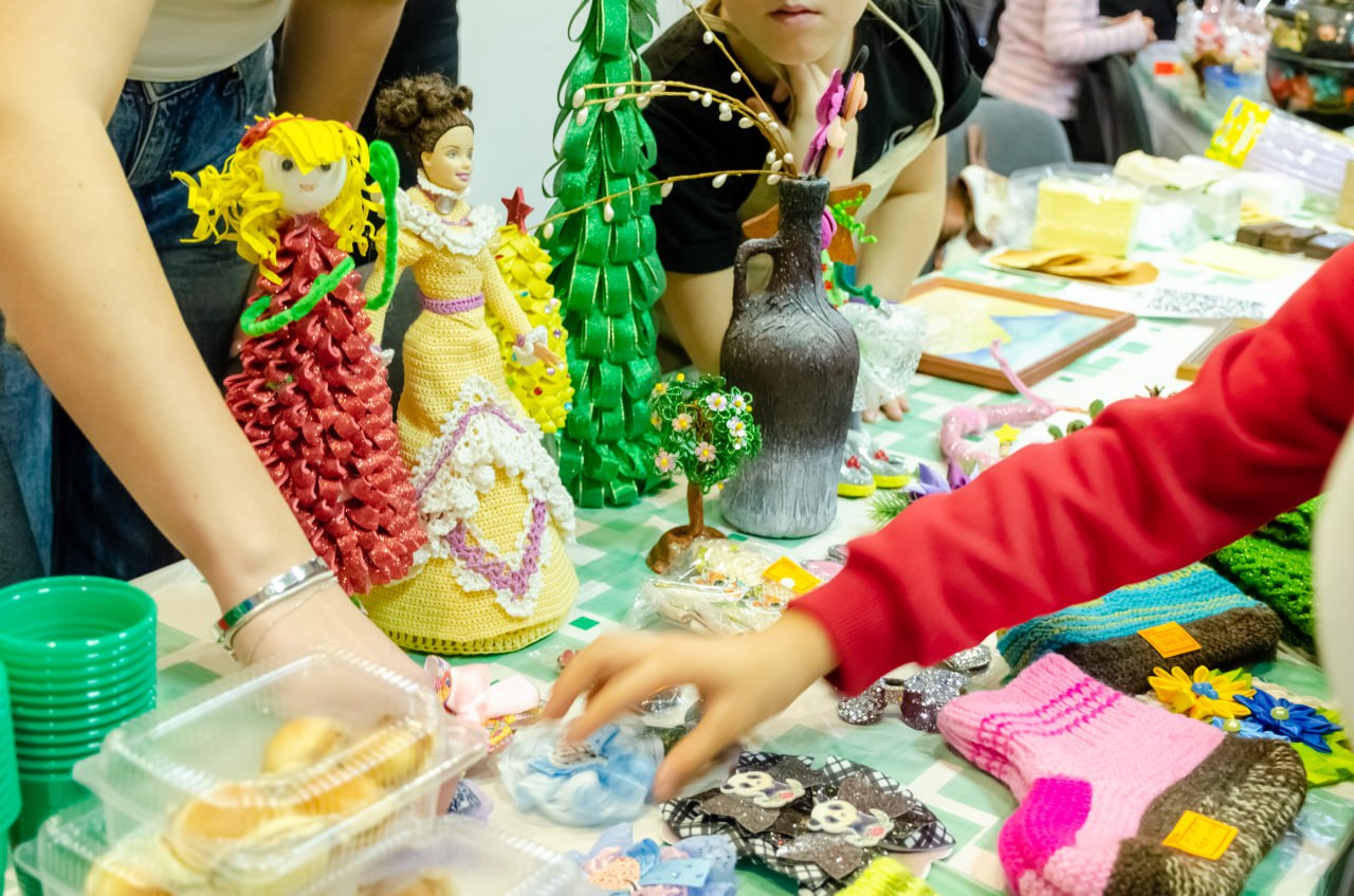 КОЛЫМА — НАДЁЖНЫЙ ТЫЛ!. В библиотеке имени А.С. Пушкина прошёл II Региональный благотворительный марафон «КОЛЫМА – НАДЁЖНЫЙ ТЫЛ» — тёплое, душевное и по-настоящему народное событие, объединившее колымчан всех возрастов ради... КОЛЫМА — НАДЁЖНЫЙ ТЫЛ!. В библиотеке имени А.С. Пушкина прошёл II Региональный благотворительный марафон «КОЛЫМА – НАДЁЖНЫЙ ТЫЛ» — тёплое, душевное и по-настоящему народное событие, объединившее колымчан всех возрастов ради...