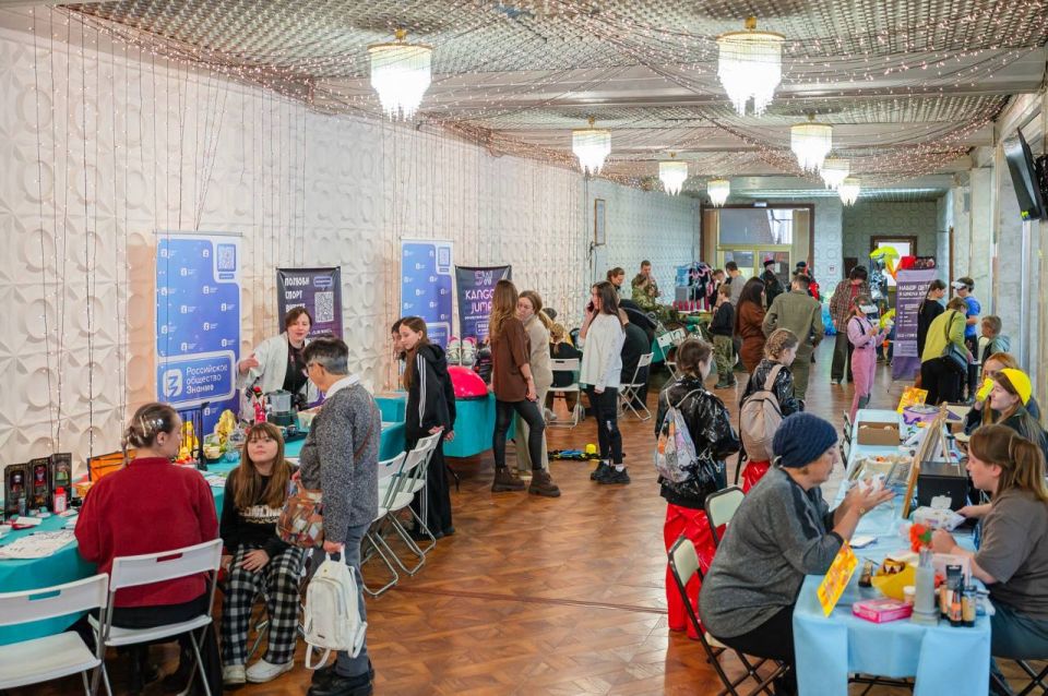 Около двух тысяч горожан пришли на VI Ярмарку досуга и творчества в Магадане