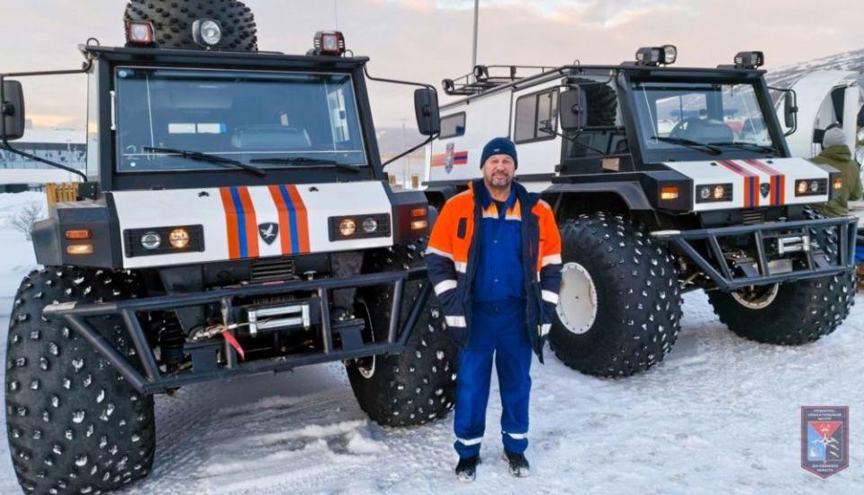 Магаданские спасатели провели смотр спецтехники перед суровым зимним сезоном