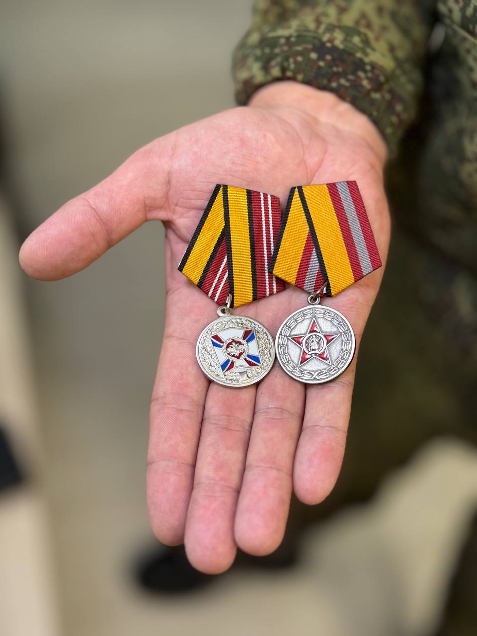 «Сила — в семье и в простых человеческих ценностях»: ветеран СВО Илья - о вере, жизненных ориентирах и мечте о мире