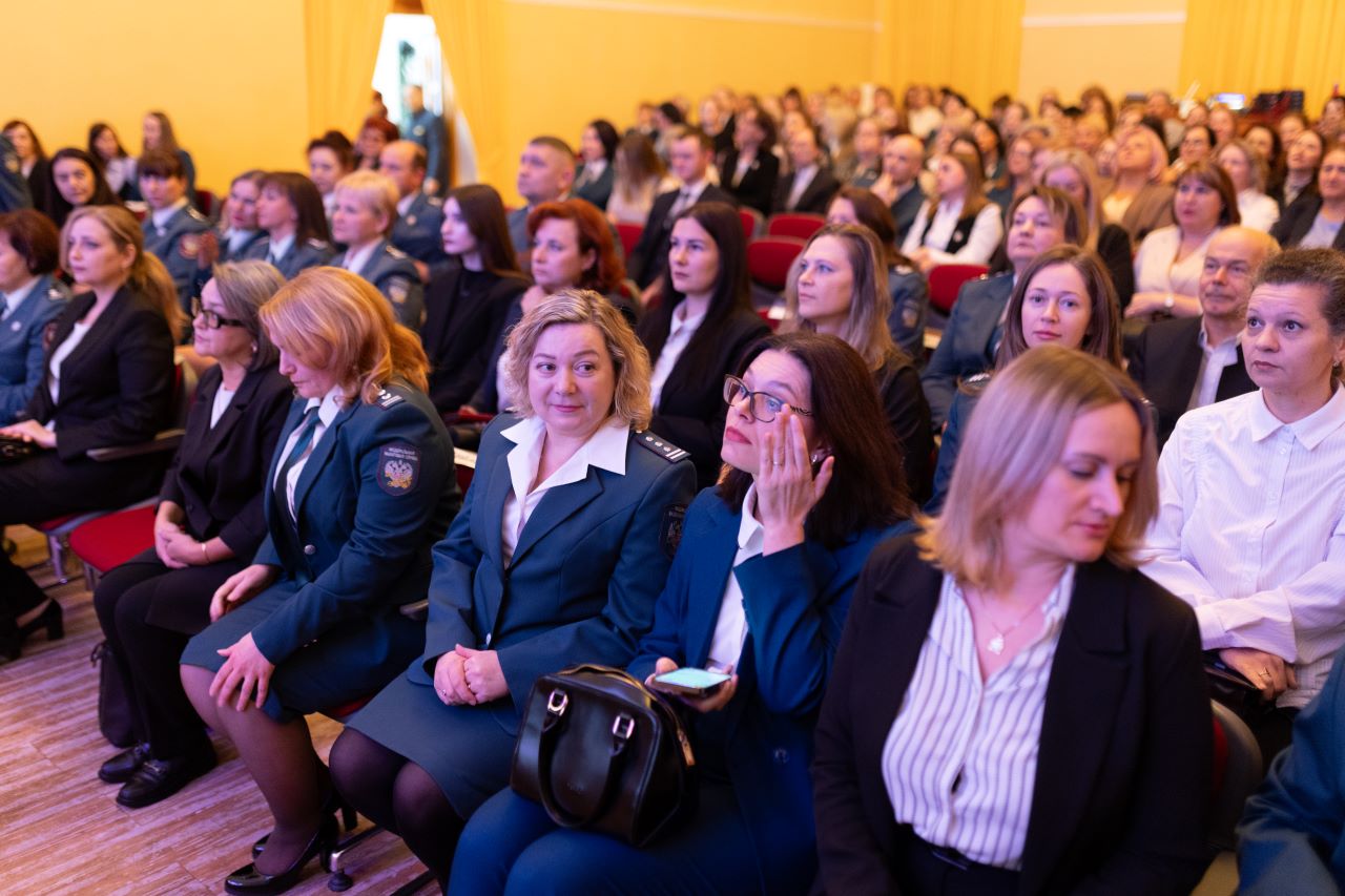 Сотрудники Управления федеральной налоговой службы региона отметили профессиональный праздник Сотрудники Управления федеральной налоговой службы региона отметили профессиональный праздник