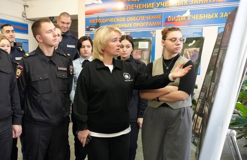 Таинственный Гижигинск: в Центре профессиональной подготовки регионального УМВД прошла выставка, посвященная исследованию исчезнувшего города Колымы В Центре профессиональной подготовки УМВД России по Магаданской области...