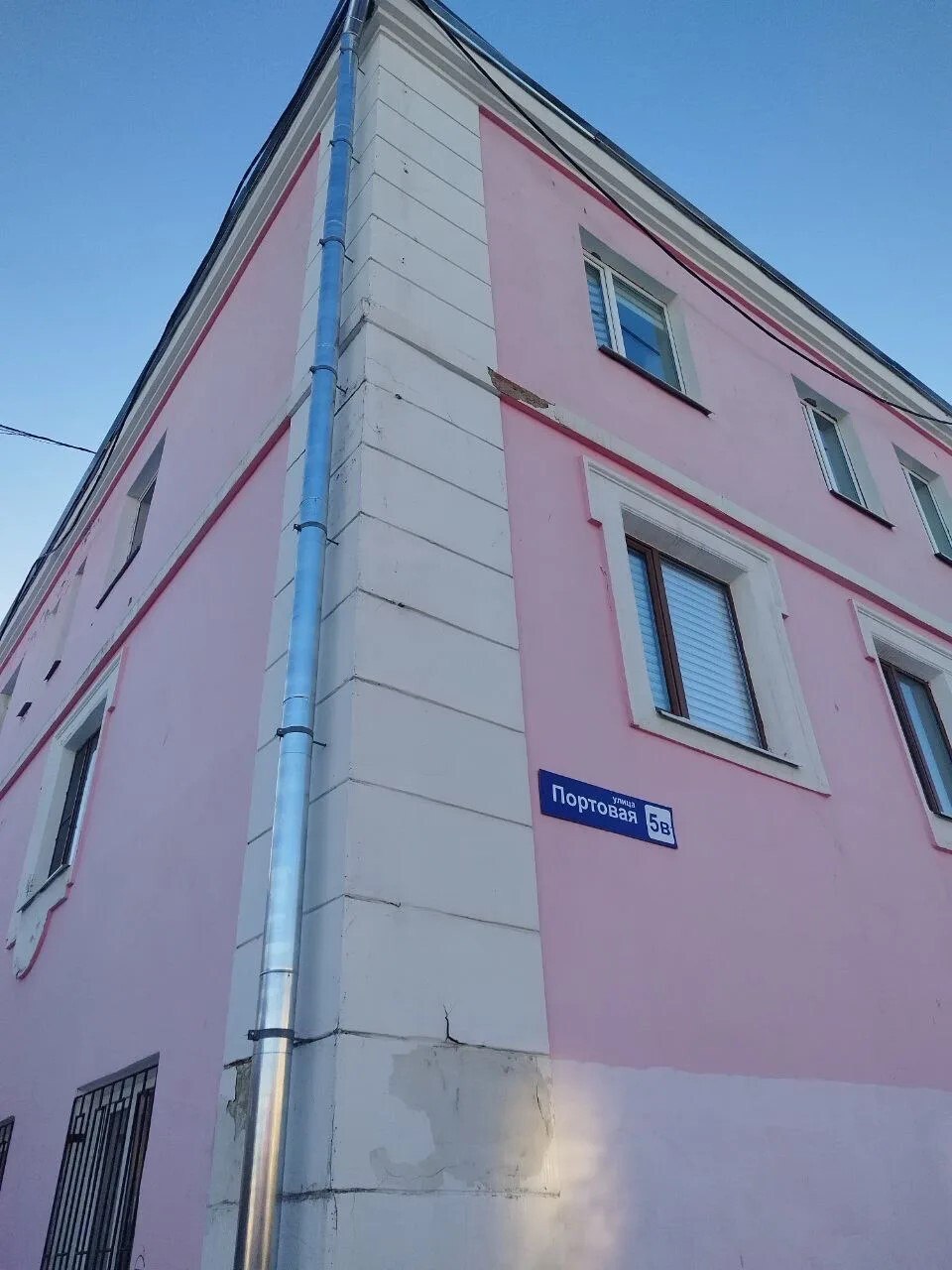 В рамках региональной программы капитального ремонта многоквартирных домов на территории Магаданской области осуществлен капремонт крыши дома по адресу: г. Магадан, ул. Портовая, д. 5 В В рамках региональной программы капитального ремонта многоквартирных домов на территории Магаданской области осуществлен капремонт крыши дома по адресу: г. Магадан, ул. Портовая, д. 5 В