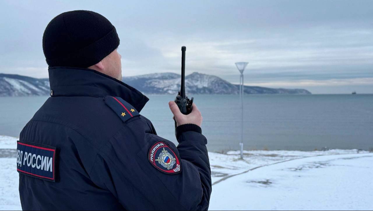 Магаданские полицейские выявили факт использования поддельного удостоверения тракториста-машиниста