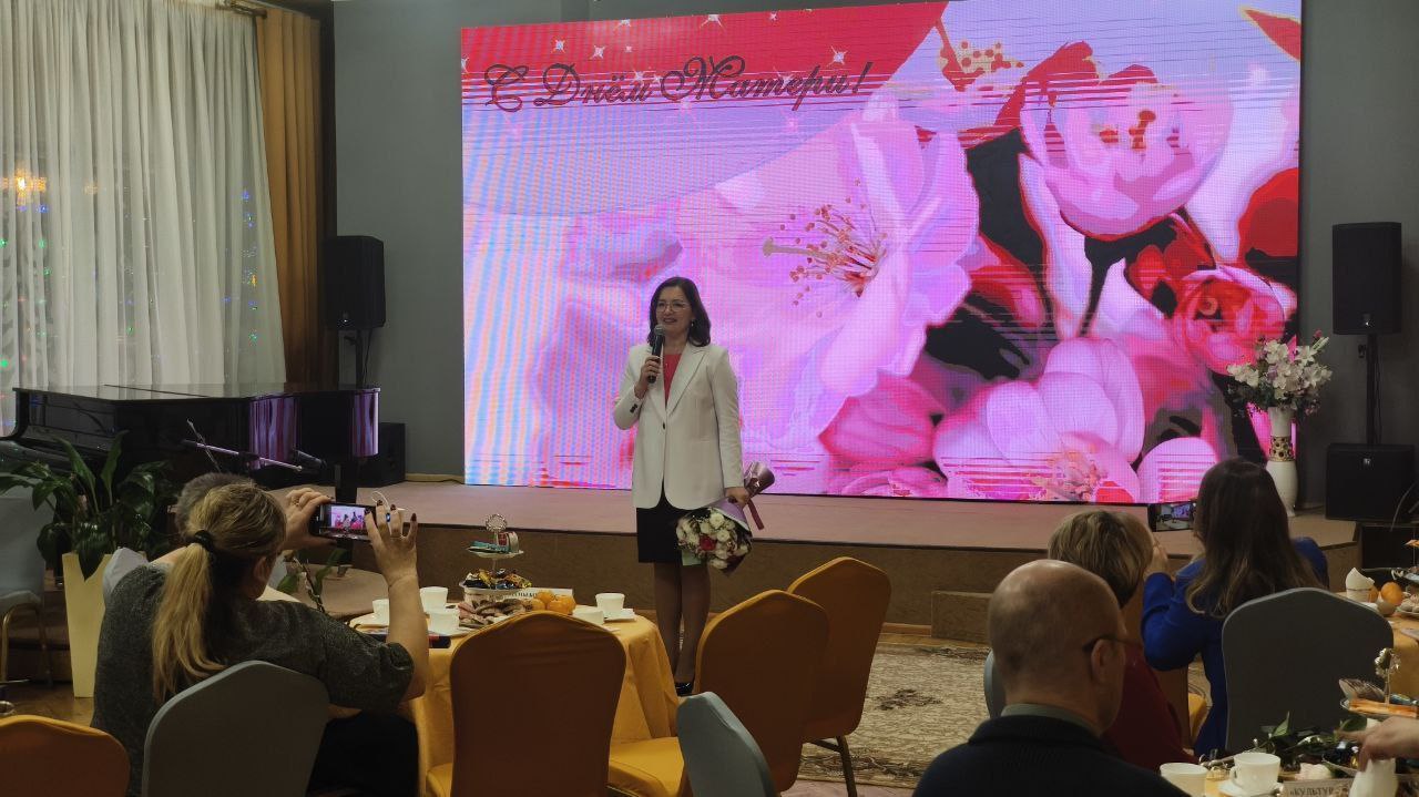 В честь Дня матери мы собрались, чтобы сказать самые тёплые слова тем, для кого любовь и забота — главный жизненный ориентир В честь Дня матери мы собрались, чтобы сказать самые тёплые слова тем, для кого любовь и забота — главный жизненный ориентир