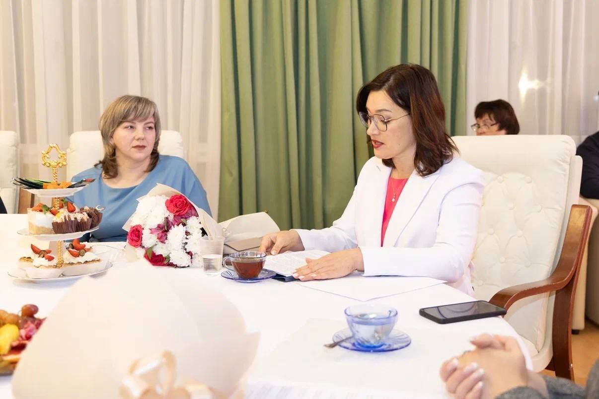 В честь Дня матери мы собрались, чтобы сказать самые тёплые слова тем, для кого любовь и забота — главный жизненный ориентир В честь Дня матери мы собрались, чтобы сказать самые тёплые слова тем, для кого любовь и забота — главный жизненный ориентир