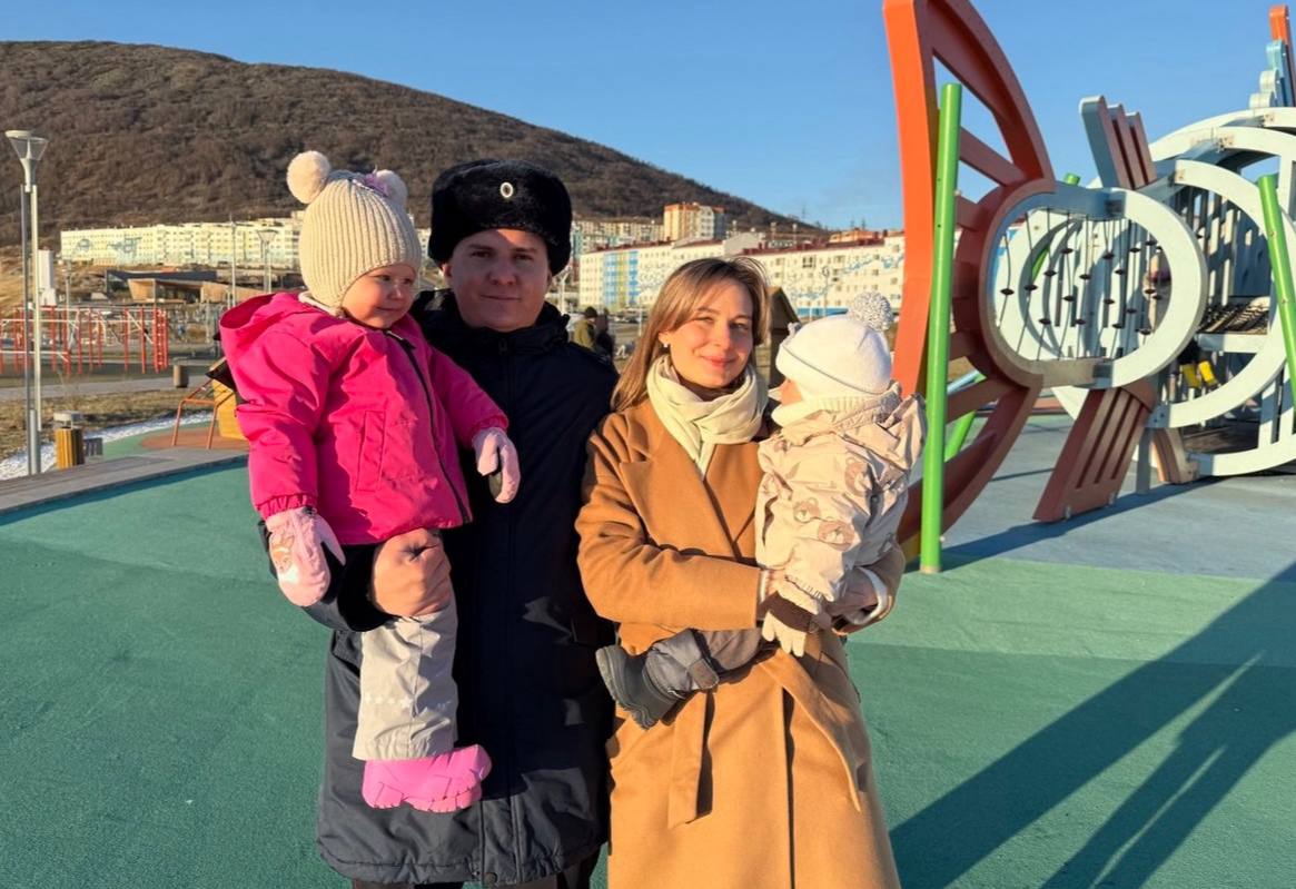 Ко Дню матери: фотокарточки сотрудниц органов внутренних дел Магаданской области и их замечательных деток Ко Дню матери: фотокарточки сотрудниц органов внутренних дел Магаданской области и их замечательных деток