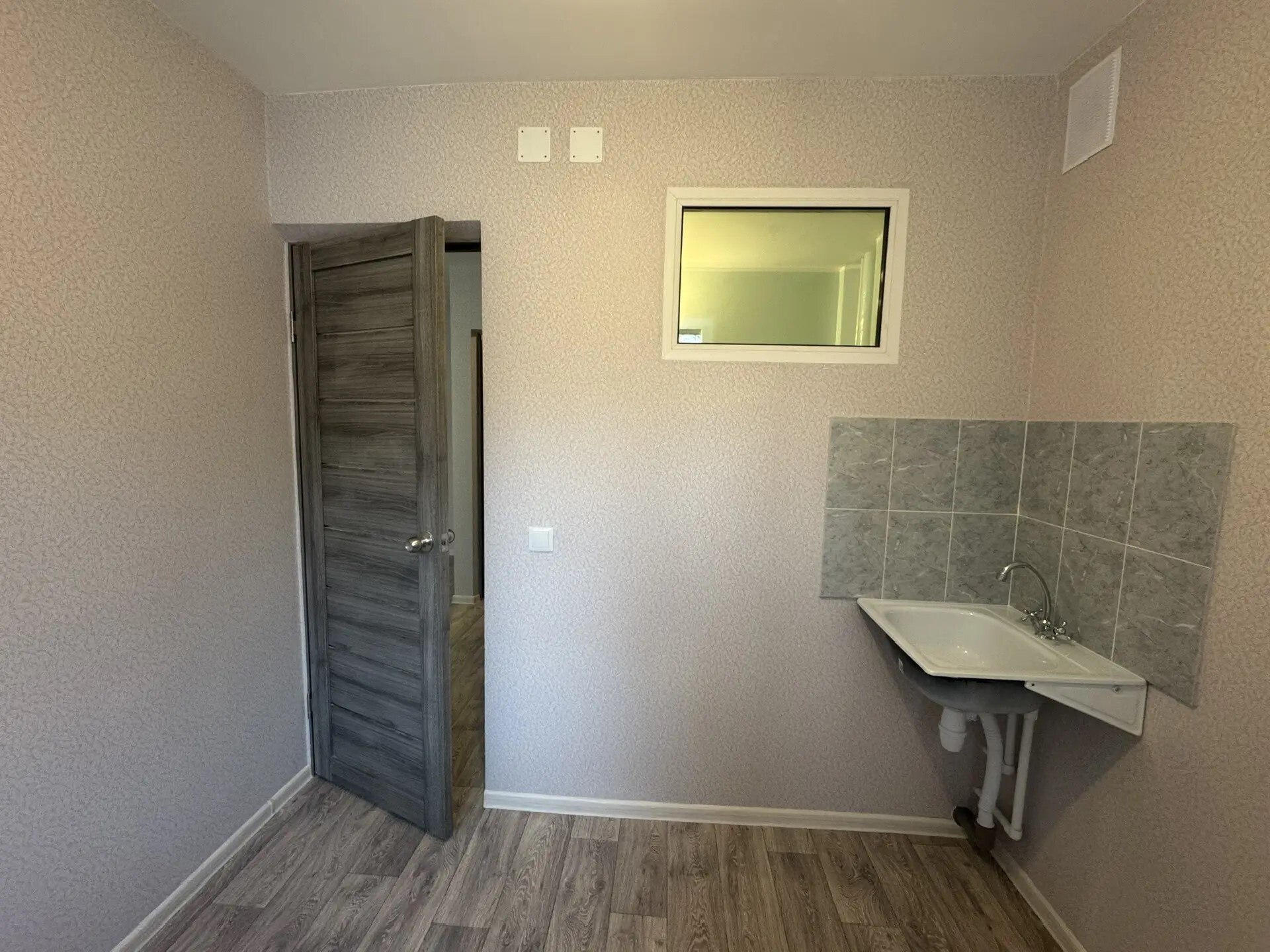 Сотрудники регионального минстроя приняли участие в работе комиссии по приемке квартиры после капитального ремонта Сотрудники регионального минстроя приняли участие в работе комиссии по приемке квартиры после капитального ремонта