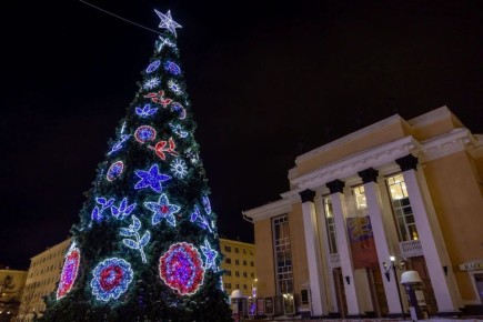 Новогодние елки начнут зажигать 5 декабря в Магадане