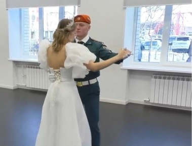 Молодые колымчане готовятся к международному кадетскому балу в Кремле