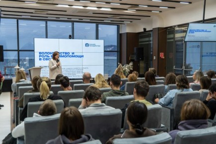 В Культурно-общественном центре парка «Маяк»прошла лекция Дарьи Жуковой — одного из ведущих экспертов России в сфере добровольчества