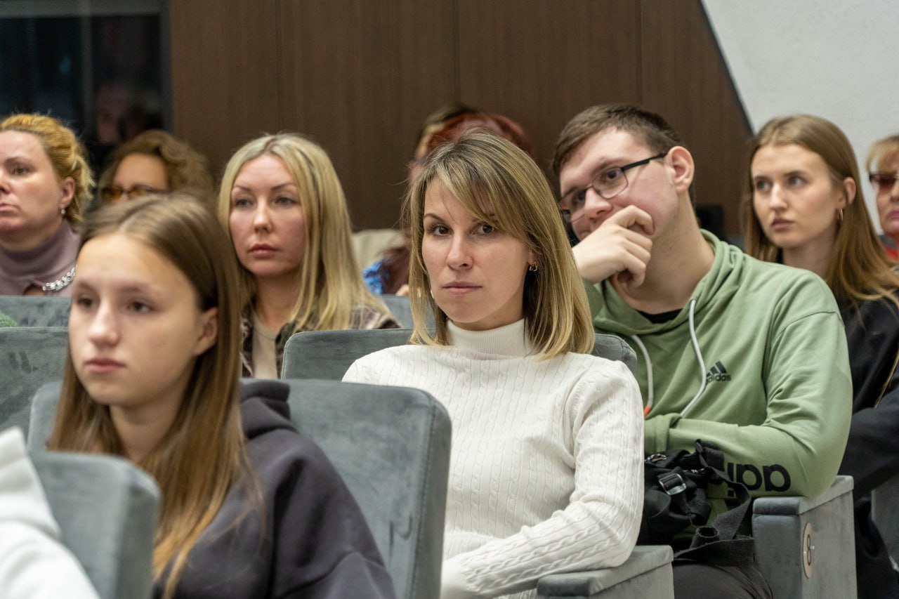 В Культурно-общественном центре парка «Маяк»прошла лекция Дарьи Жуковой — одного из ведущих экспертов России в сфере добровольчества В Культурно-общественном центре парка «Маяк»прошла лекция Дарьи Жуковой — одного из ведущих экспертов России в сфере добровольчества