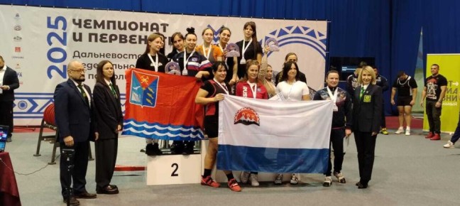 Колымские силачи завоевали 36 медалей на чемпионате ДФО по пауэрлифтингу