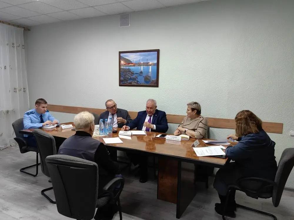 Юрий Гришан: Во время командировки в Ягоднинский округ провёл вместе с первым заместителем председателя Магаданской областной Думы прием по личным вопросам Юрий Гришан: Во время командировки в Ягоднинский округ провёл вместе с первым заместителем председателя Магаданской областной Думы прием по личным вопросам