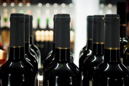 Запрет на работу иностранцев по патентам в магазинах алкоголя и табака обсуждают на Колыме