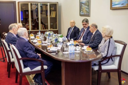 Выдающиеся колымчане собрались в Магаданской областной Думе в день рождения региона