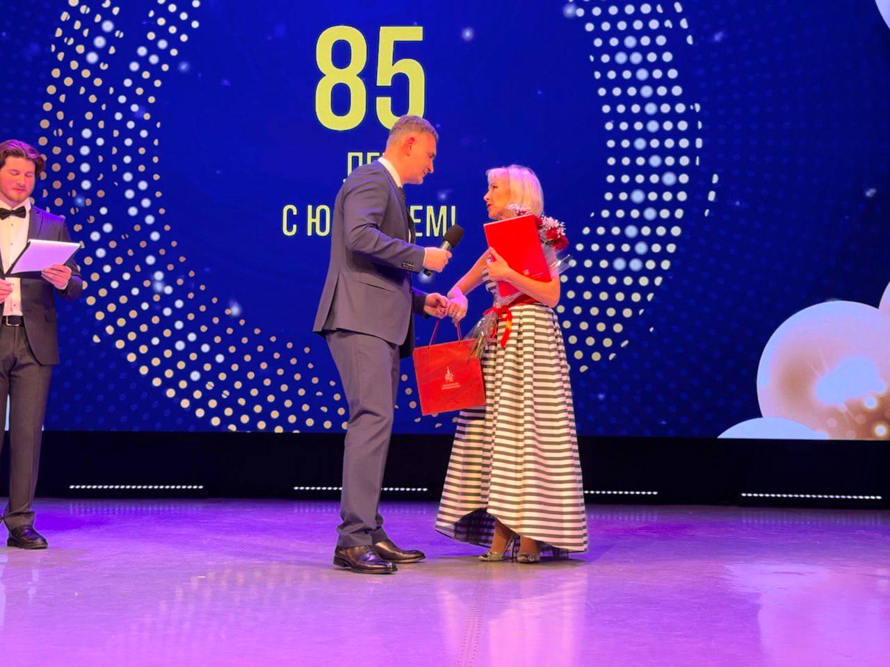 Первый заместитель председателя Магаданской городской Думы поздравил дворец детского юношеского творчества с 85-летием Первый заместитель председателя Магаданской городской Думы поздравил дворец детского юношеского творчества с 85-летием