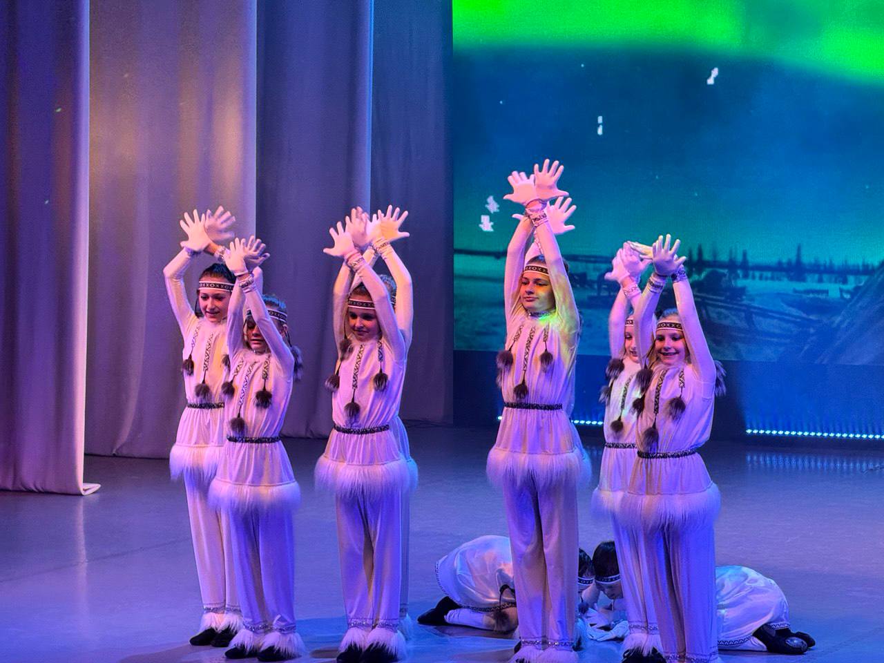 Первый заместитель председателя Магаданской городской Думы поздравил дворец детского юношеского творчества с 85-летием Первый заместитель председателя Магаданской городской Думы поздравил дворец детского юношеского творчества с 85-летием