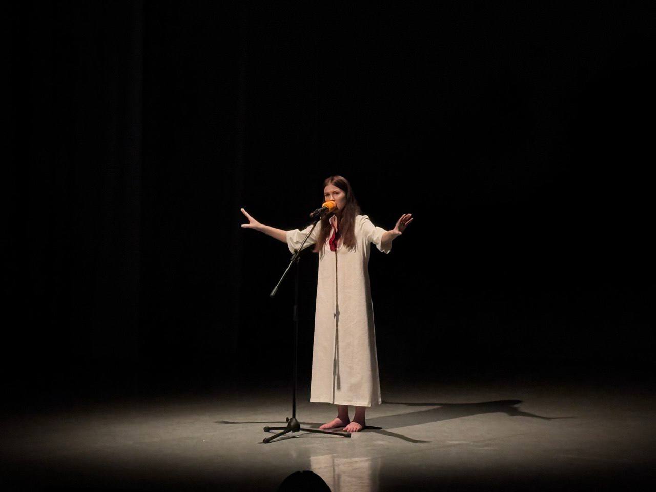 Первый заместитель председателя Магаданской городской Думы поздравил дворец детского юношеского творчества с 85-летием Первый заместитель председателя Магаданской городской Думы поздравил дворец детского юношеского творчества с 85-летием