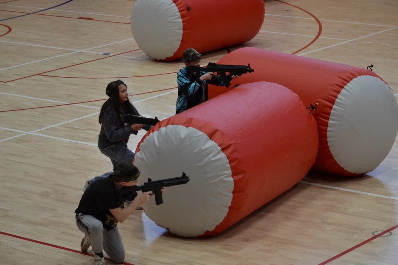 Трехдневный турнир по лазертагу прошел в Магадане Трехдневный турнир по лазертагу прошел в Магадане